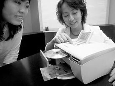 全球首款可刻录光盘打印机 亮相北京 全球首款可刻录光盘打印机 亮相北京