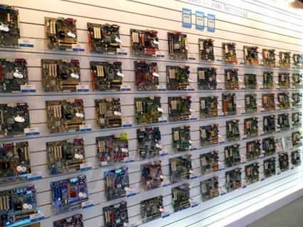 Intel''s hall of fame. Although the 900 chipset series comes with lots of interesting features, the firm''s PCI Express desktop platforms are not yet top sellers.