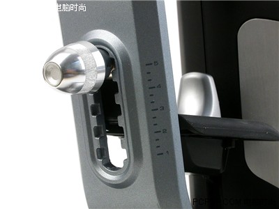 凶猛猎鹰！Saitek?X52双手摇杆全接触