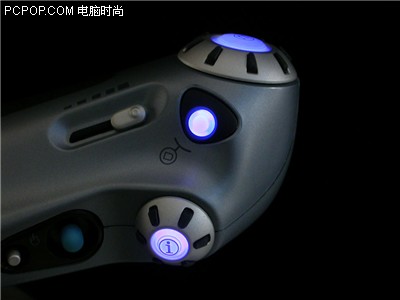 凶猛猎鹰！Saitek?X52双手摇杆全接触