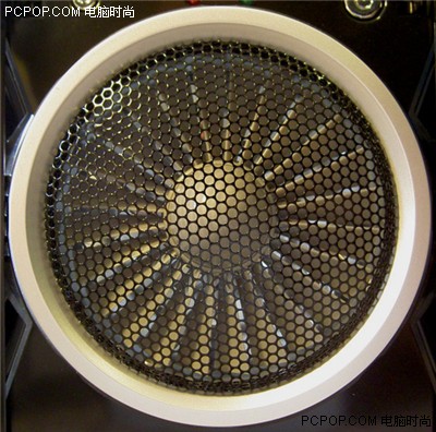 �ɻ��������ͣ�Aerocool�վ����Ż���