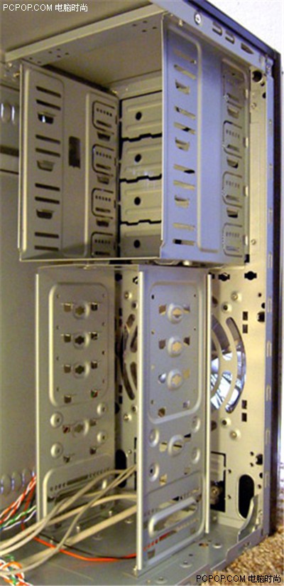 �ɻ��������ͣ�Aerocool�վ����Ż���